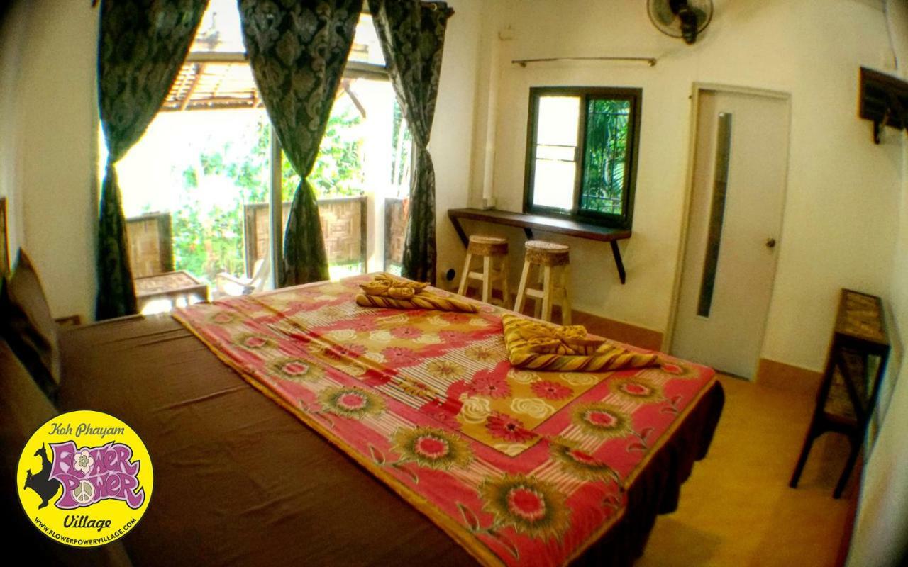 Flower Power Farm Village Koh Phayam Exterior photo
